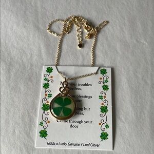 Gold and‎ Green Pendant Necklace with Elegant Design